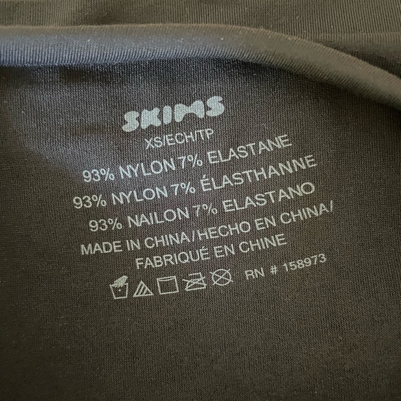 Women’s SKIMS soft smoothing seamless t-shirt - Picture 3 of 3